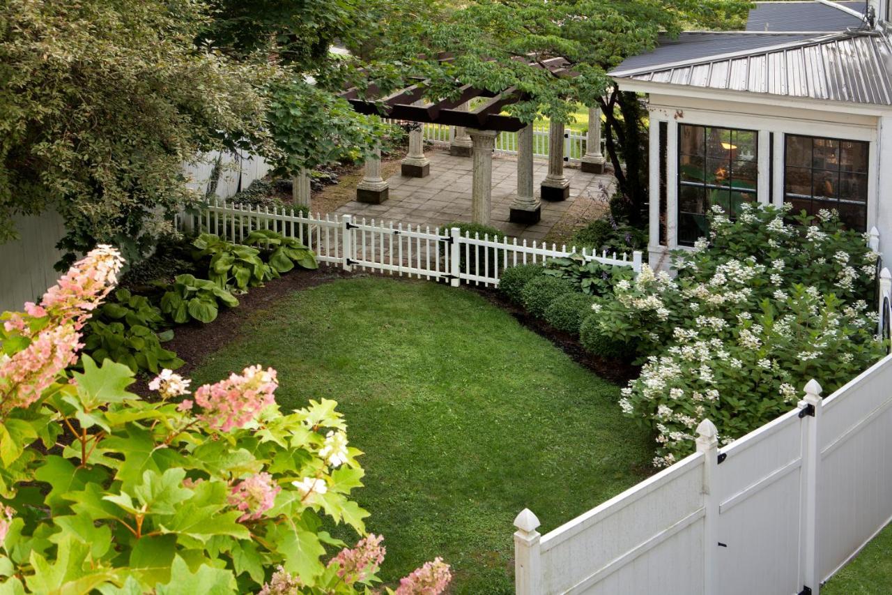 Bluefield Inn, A Select Registry Propery ภายนอก รูปภาพ